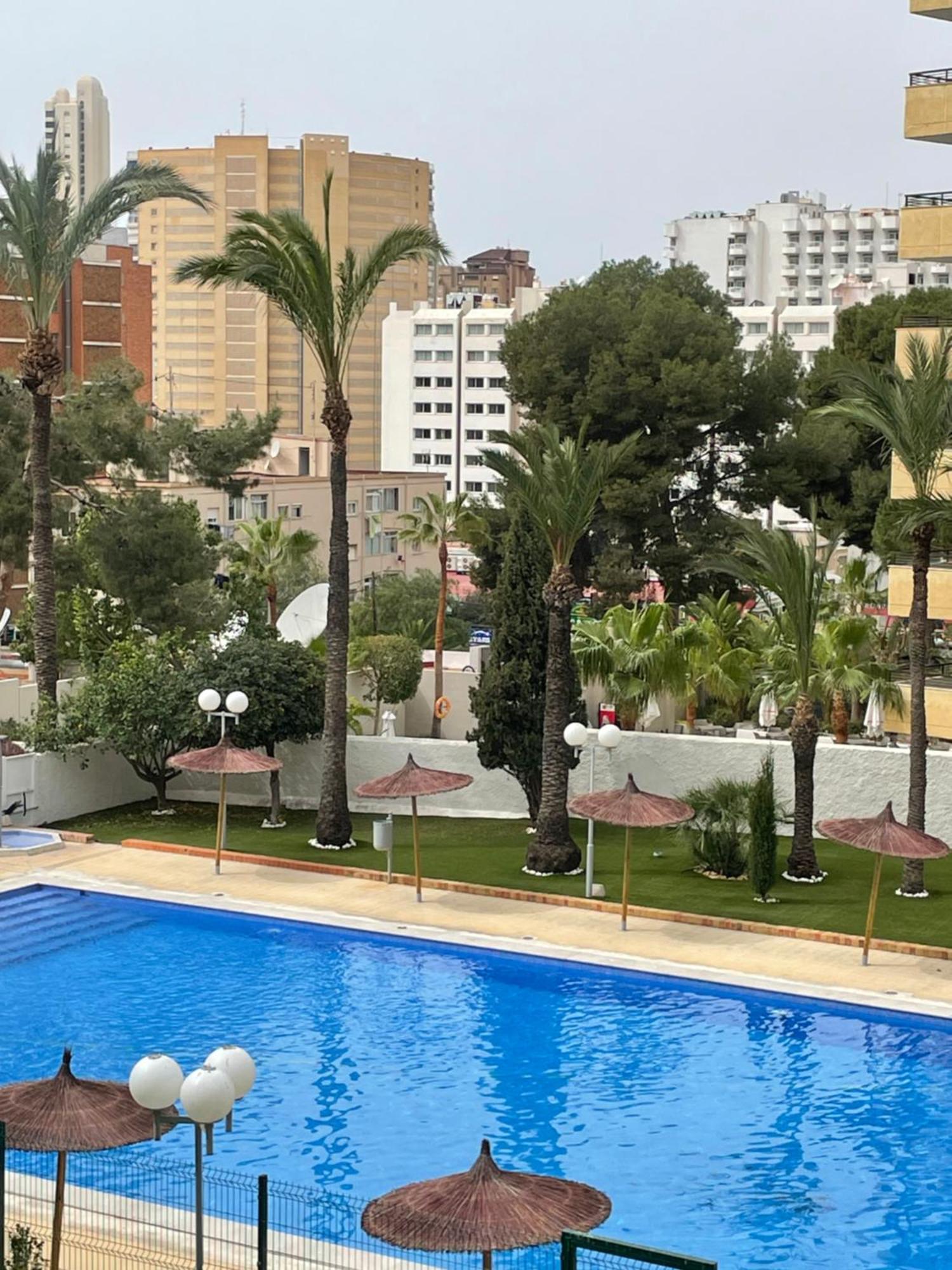 Bermudas-Turis Apartamentos Бенидорм Экстерьер фото